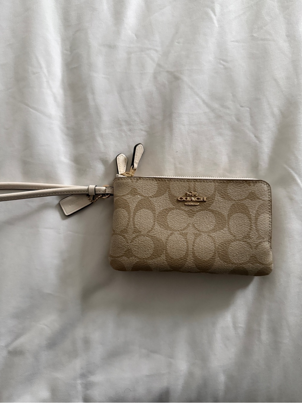 Coach Signature Canvas Wristlet in Light Beige and Cream
USED ONCE